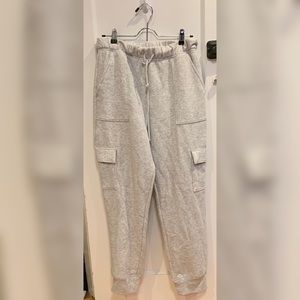 Women’s medium Pink cargo joggers in grey
